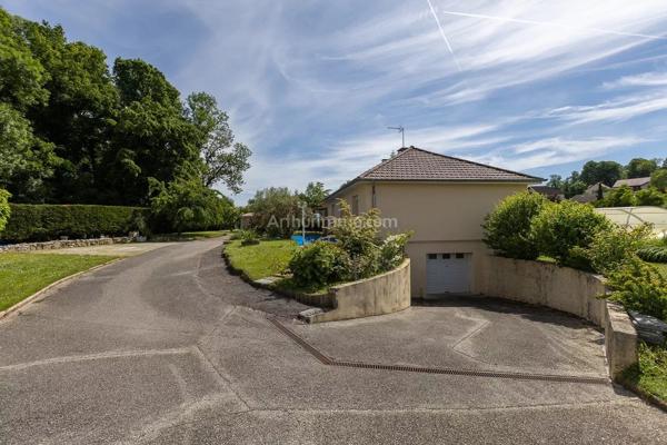 Vente                                                      Maison
                        
                     5 pièces                      100 m2                     à Morestel