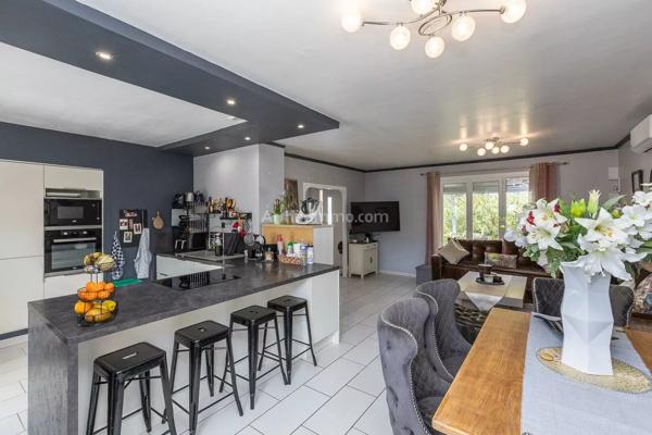 Vente                                                      Maison
                        
                     5 pièces                      100 m2                     à Morestel
