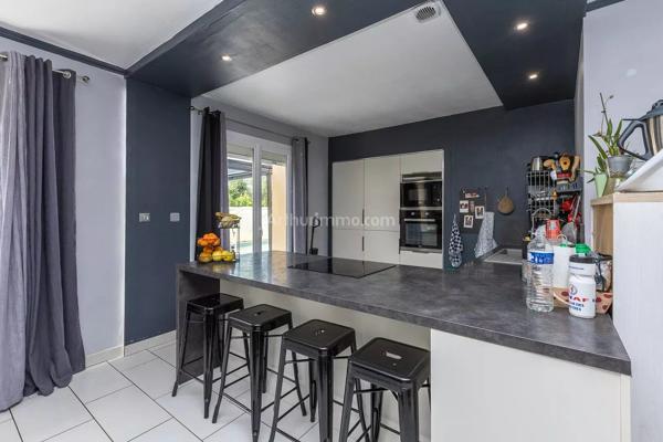 Vente                                                      Maison
                        
                     5 pièces                      100 m2                     à Morestel