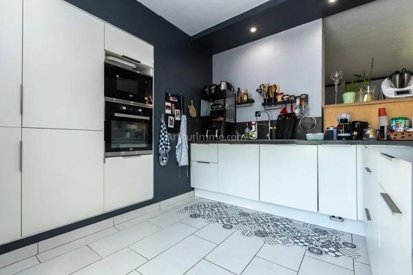 Vente                                                      Maison
                        
                     5 pièces                      100 m2                     à Morestel