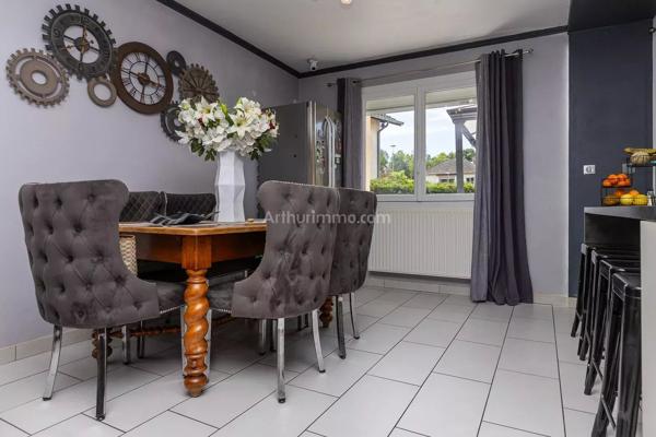 Vente                                                      Maison
                        
                     5 pièces                      100 m2                     à Morestel