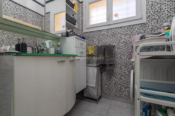 Vente                                                      Maison
                        
                     5 pièces                      100 m2                     à Morestel