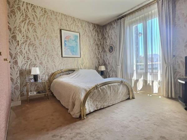 - 79000 - Niort - Maison de Charme 9 pièce(s) 215 m2- Av. De Limoges -