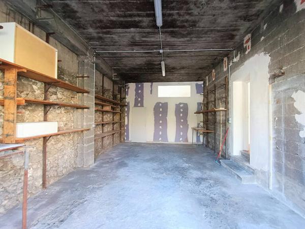 Local commercial - ST GENIX LES VILLAGES - AXE PASSANT