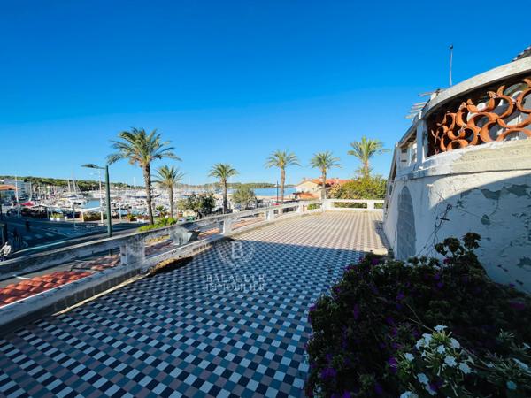 Le brusc (83140) LE BRUSC BATISSE - 223 M² - A Rénover