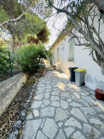 Le brusc (83140) LE BRUSC BATISSE - 223 M² - A Rénover