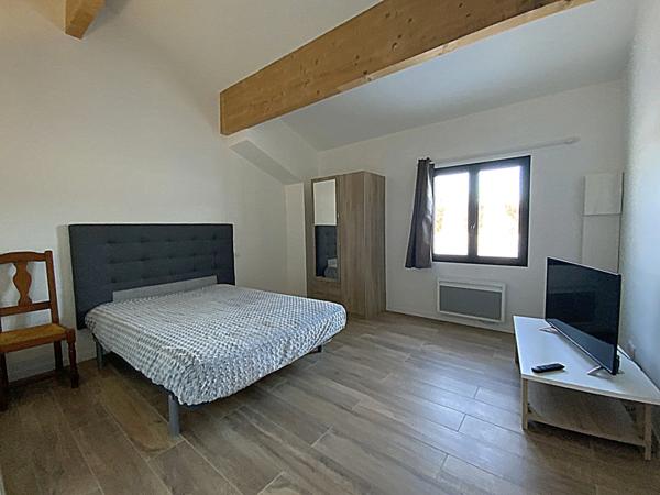 A proximité de Banon, belle Maison d'Hôtes de 268 m2 (+130 m2) en pleine campagne