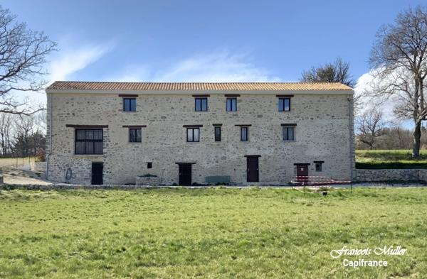 A proximité de Banon, belle Maison d'Hôtes de 268 m2 (+130 m2) en pleine campagne