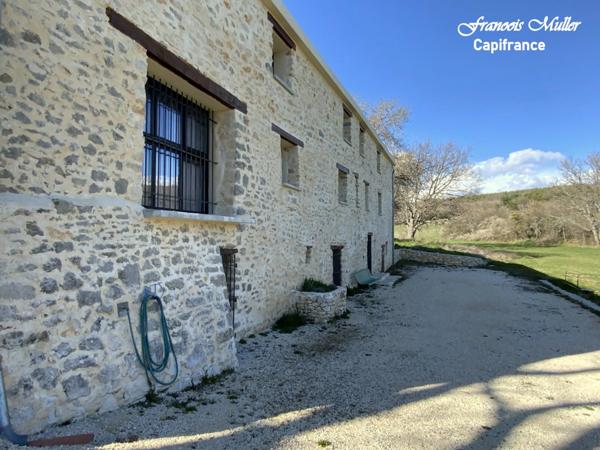A proximité de Banon, belle Maison d'Hôtes de 268 m2 (+130 m2) en pleine campagne