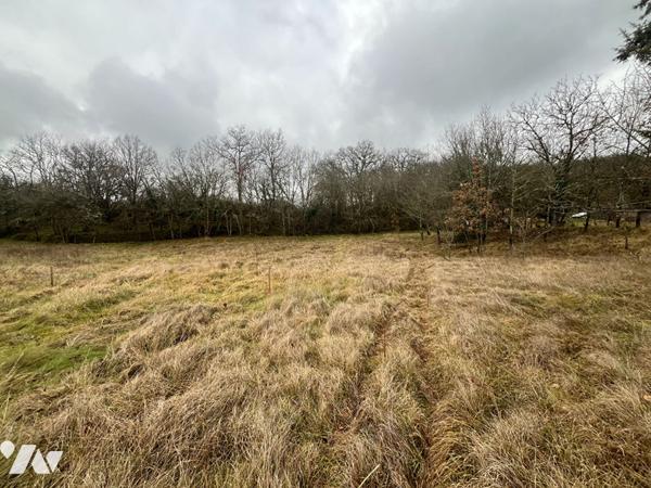 Terrain  à bâtir de 879 m² à Béduer