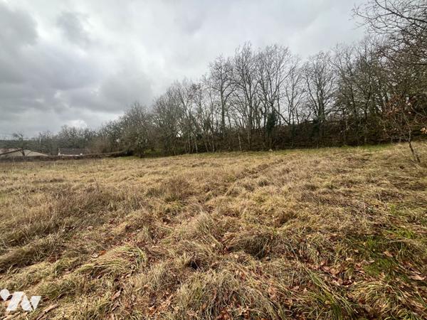 Terrain  à bâtir de 879 m² à Béduer