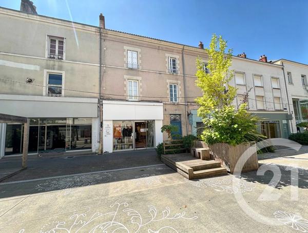 Appartement F3 à vendre  4 pièces - 106,10 m 2   LA ROCHE SUR YON  - 85