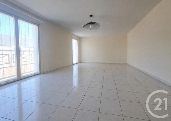 Appartement F3 à vendre  4 pièces - 106,10 m 2   LA ROCHE SUR YON  - 85