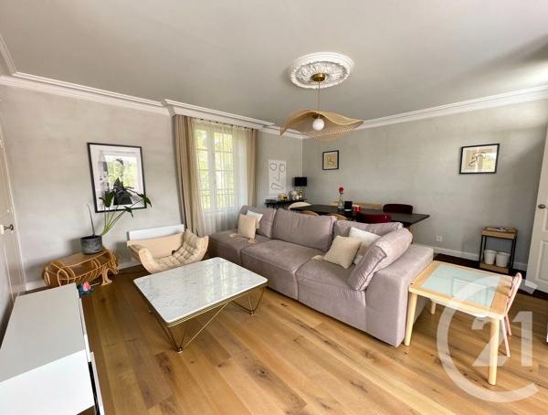 Appartement F3 à vendre  4 pièces - 106,10 m 2   LA ROCHE SUR YON  - 85