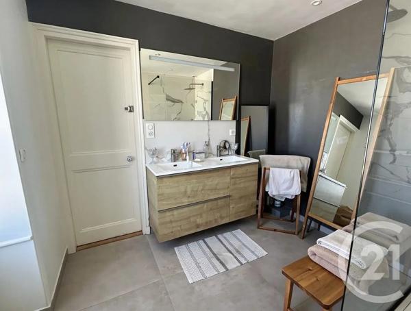 Appartement F3 à vendre  4 pièces - 106,10 m 2   LA ROCHE SUR YON  - 85