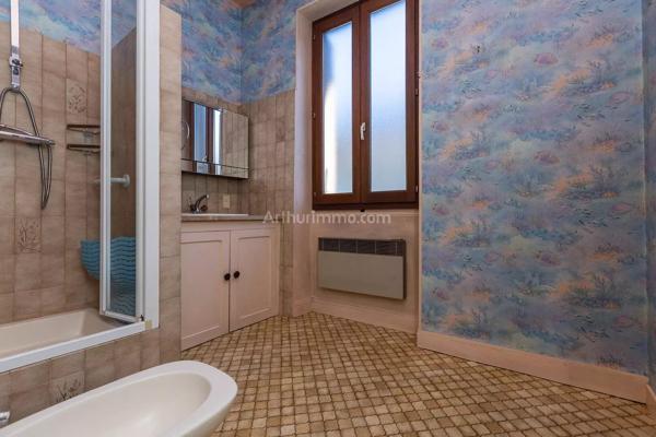Vente                                                      Maison de village
                        
                                         102 m2                     à Morestel