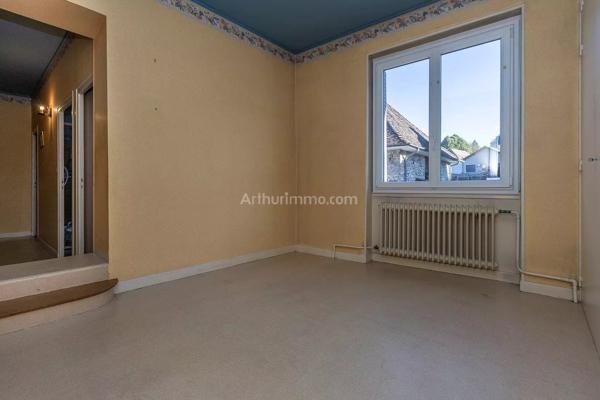 Vente                                                      Maison de village
                        
                                         102 m2                     à Morestel