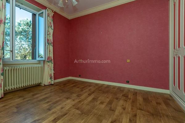 Vente                                                      Maison de village
                        
                                         102 m2                     à Morestel