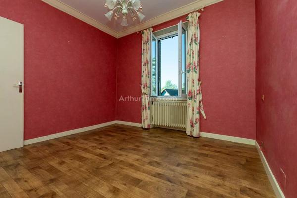 Vente                                                      Maison de village
                        
                                         102 m2                     à Morestel