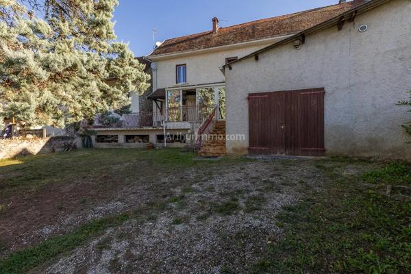 Vente                                                      Maison de village
                        
                                         102 m2                     à Morestel