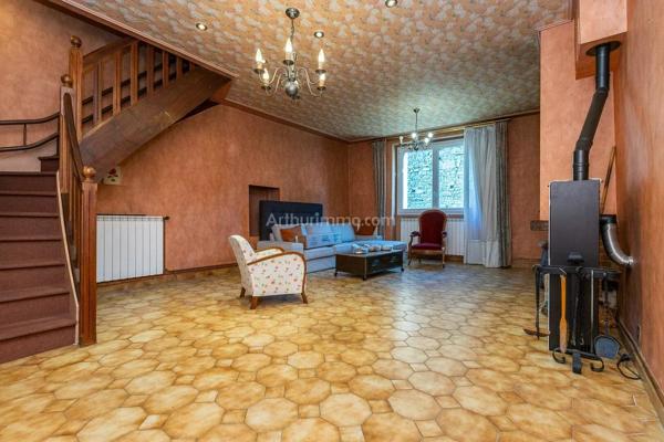 Vente                                                      Maison de village
                        
                                         102 m2                     à Morestel