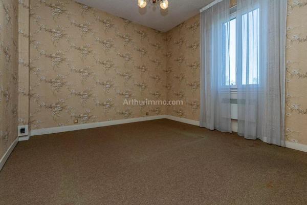 Vente                                                      Maison de village
                        
                                         102 m2                     à Morestel