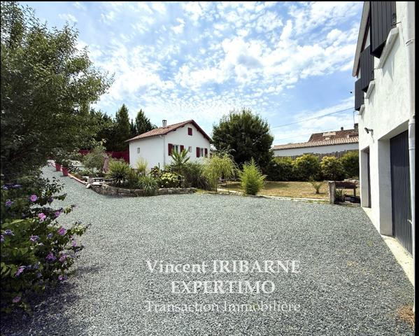 Saintes (17100) Ensemble Immobilier, 3 chambres, Studio Indépendant, Double Garage et Piscine