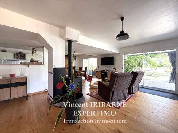 Saintes (17100) Ensemble Immobilier, 3 chambres, Studio Indépendant, Double Garage et Piscine