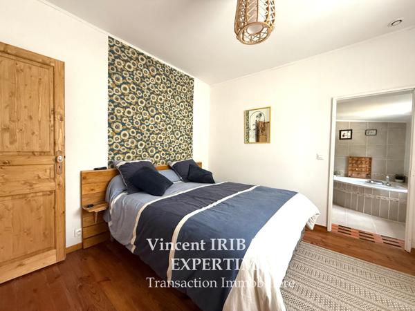 Saintes (17100) Ensemble Immobilier, 3 chambres, Studio Indépendant, Double Garage et Piscine