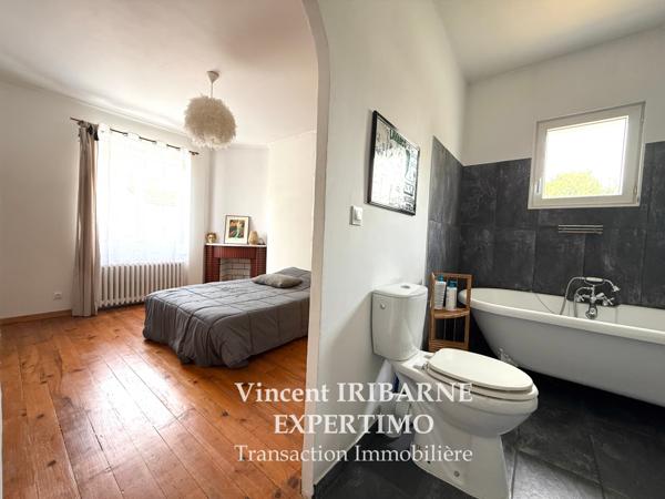 Saintes (17100) Ensemble Immobilier, 3 chambres, Studio Indépendant, Double Garage et Piscine