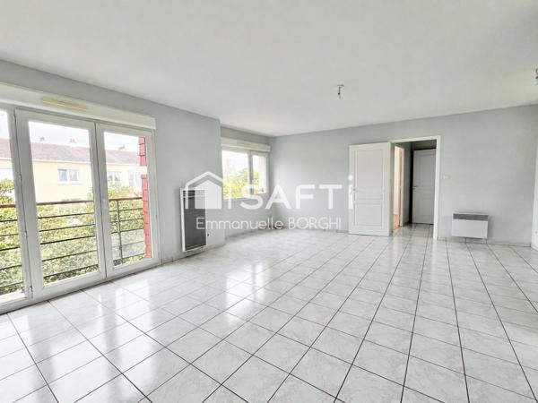 Appartement 1 chambre, balcon, stationnement privatif