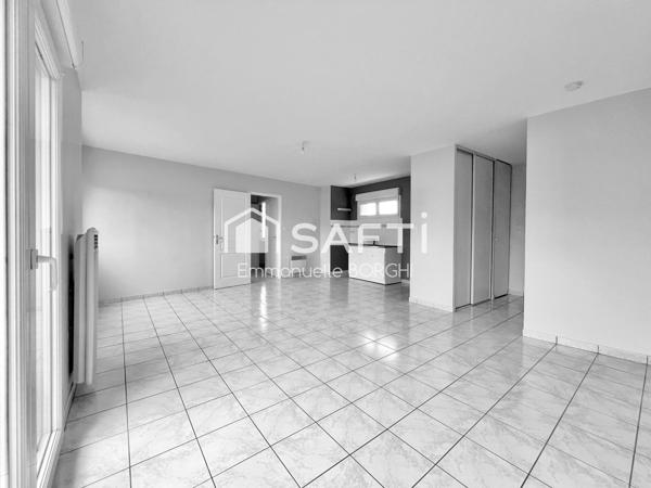 Appartement 1 chambre, balcon, stationnement privatif