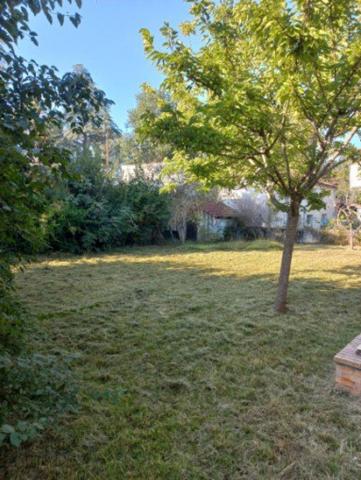 Vrai potentiel pour cette maison de ville et son jardin