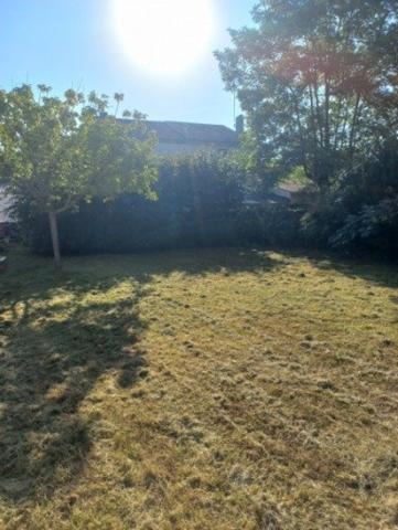 Vrai potentiel pour cette maison de ville et son jardin