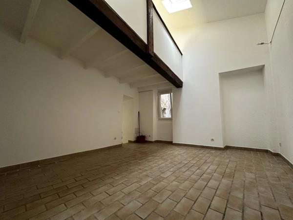 Location                                                      Appartement
                        
                     2 pièces                      58 m2                     à Gignac