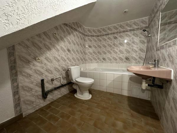 Location                                                      Appartement
                        
                     2 pièces                      58 m2                     à Gignac