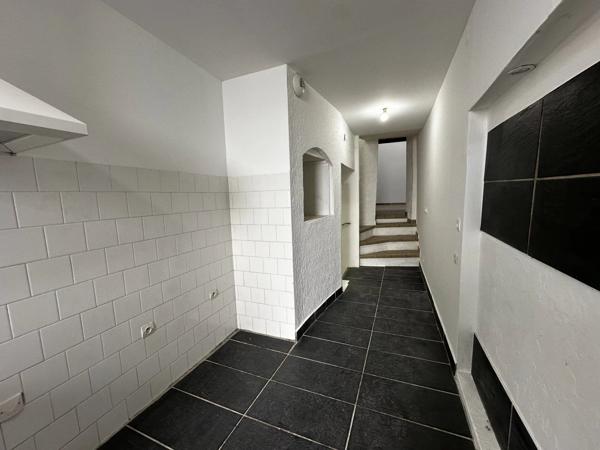 Location                                                      Appartement
                        
                     2 pièces                      58 m2                     à Gignac