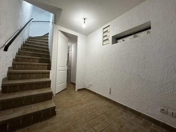 Location                                                      Appartement
                        
                     2 pièces                      58 m2                     à Gignac