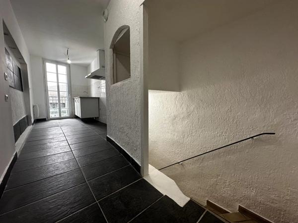 Location                                                      Appartement
                        
                     2 pièces                      58 m2                     à Gignac