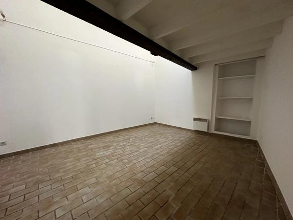 Location                                                      Appartement
                        
                     2 pièces                      58 m2                     à Gignac