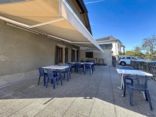 Fonds De Commerce
        
        - 152 m² 138 000 € *