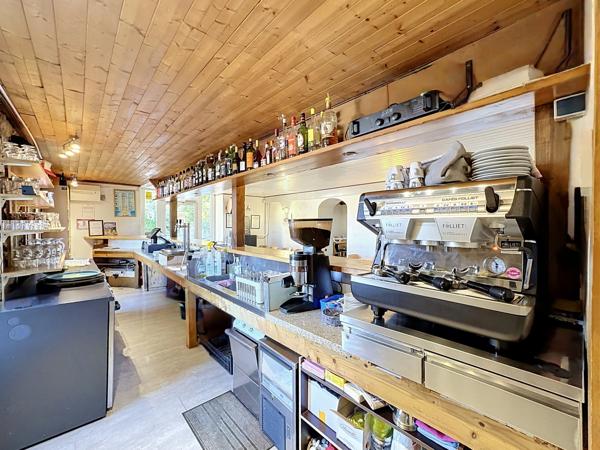 Fonds De Commerce
        
        - 152 m² 138 000 € *