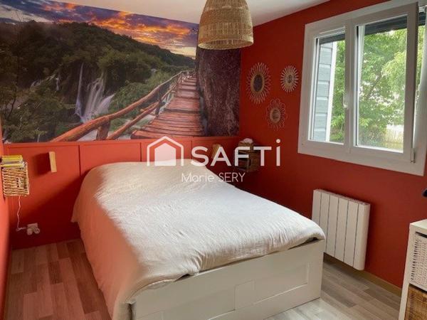 Maison rénovée – au calme, proche commerces et collège