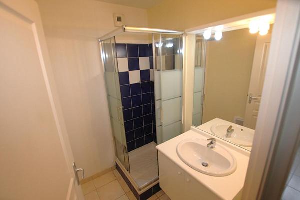 Appartement T3 de 70 m2 avec terrasse + parkings