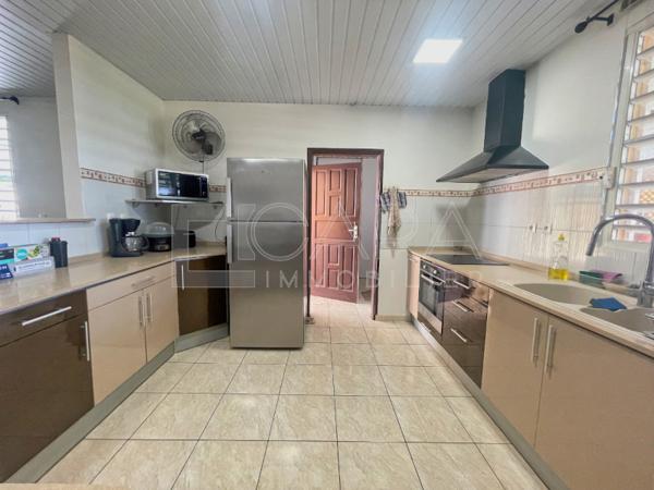 Location Maison 5 Pièce(s) MACOURIA (97355) 1 905 €