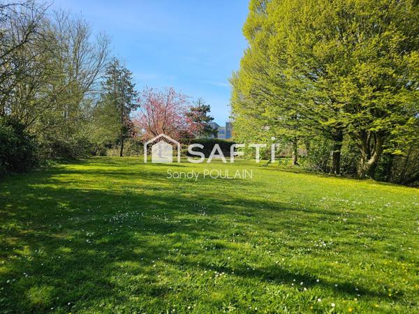 Beau terrain de 1 300 m² avec vue sur la cathédrale, à Coutances