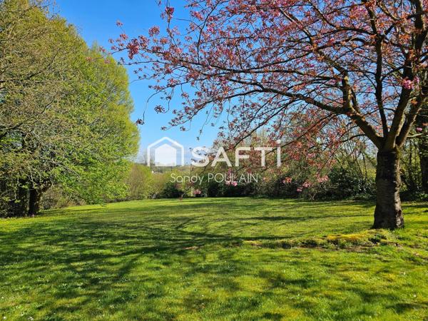 Beau terrain de 1 300 m² avec vue sur la cathédrale, à Coutances