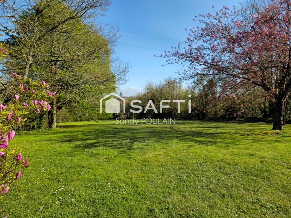Beau terrain de 1 300 m² avec vue sur la cathédrale, à Coutances