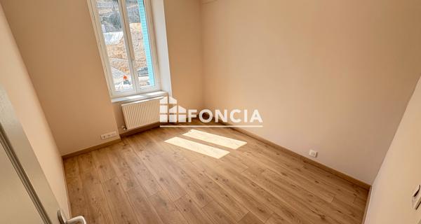 Location Appartement 4 pièces 66.01 m² - Tournon-sur-rhône 07300