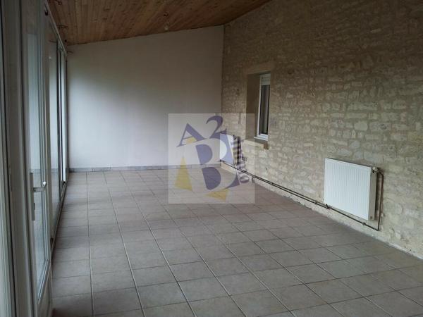 Location maison de village Brie (16590), 78.11m² avec 5 pièce(s) dont 2 chambre(s). Agence Allard Brimeaud
